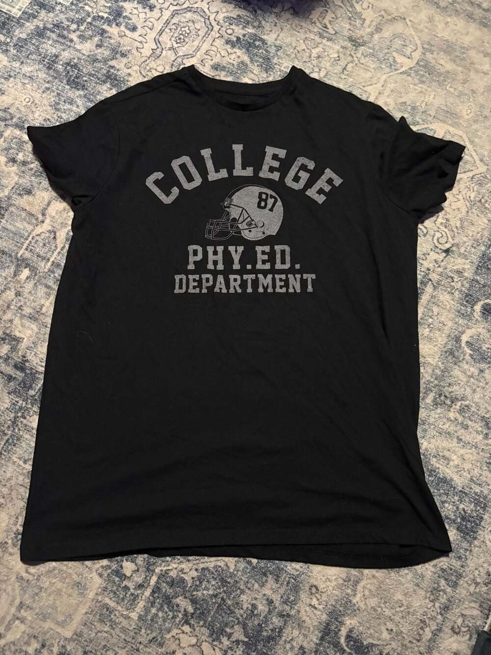 Goodfellow & Co Mens Short Sleeve Graphic T-Shirt Black College Football 87